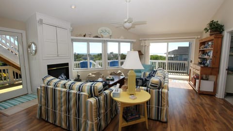 CD7, Sandfiddler Lodge- Oceanside, Private Pool, Hot Tub, Community Pool House in Duck