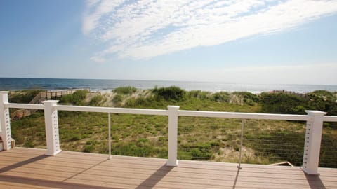 CP1, Sunny Delite- Oceanfront, Private Pool, Hot Tub, Ocean Views House in Corolla