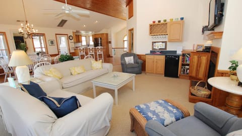 CP3, Cant Waite- Oceanside, Hot Tub, Rec Room, Close to Beach House in Corolla