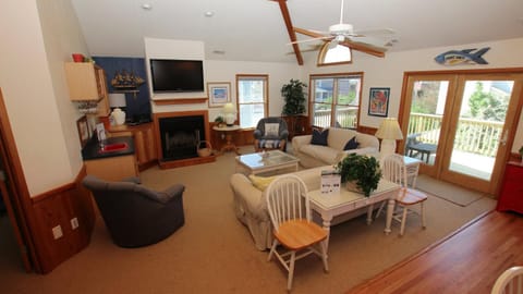 CP3, Cant Waite- Oceanside, Hot Tub, Rec Room, Close to Beach Haus in Corolla