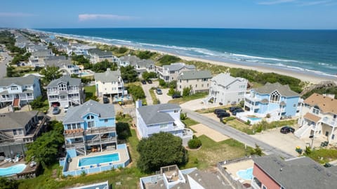 CP22, Beach, Please- Semi-Oceanfront, Close to beach, Private Pool, Hot Tub House in Corolla