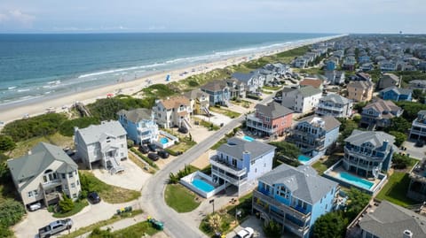 CP22, Beach, Please- Semi-Oceanfront, Close to beach, Private Pool, Hot Tub House in Corolla