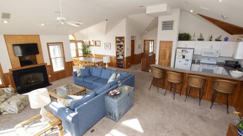 CP5, Easy Breezes- Oceanside, Hot Tub, Close to beach, Community Pool House in Corolla