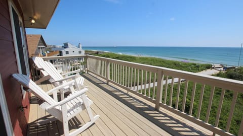 DB1, Doc Ruby- Oceanfront, 4 BRs, Ocean Views, Close to Beach Access House in Duck