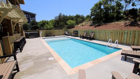 DB2, Latitude Adjustment- Oceanside, Private Pool, Rec Room, Poolside Bar House in Duck