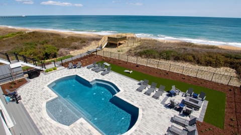 DB4, True at First Light- Oceanfront, Ocean Views, Private Pool, Poolside Bar House in Duck