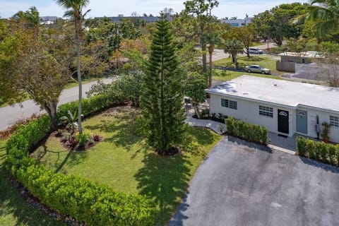 Lovely 2-Bdr w/Patio, Lake Park! Haus in Naples