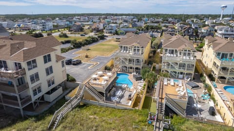 KD1613, Paradise VI- Oceanfront, Pool, H Tub, Theater Rm, Rec Rm, Prvt Beach access House in Kill Devil Hills