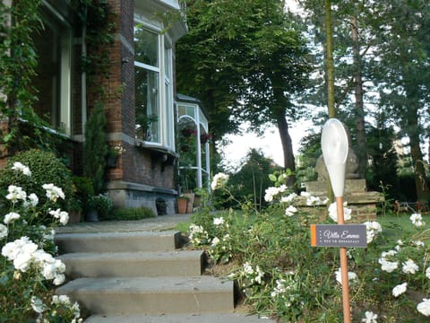 Facade/entrance, Garden