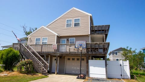 KD231, WindOver- Oceanside, Hot Tub, Close to beach House in Kill Devil Hills