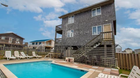 KD246, Fitzgerald- Oceanside, Private Pool, Ocean Views, Close to Beach House in Kill Devil Hills