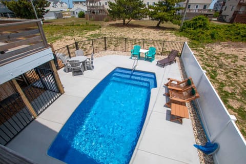 KD629, The Blue Palm II- Oceanside, Hot Tub, Close to beach! House in Kill Devil Hills
