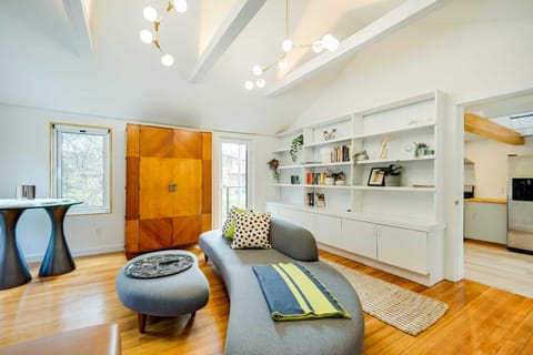 Chic Wilmington Retreat with Deck Walk to Downtown! Haus in Wilmington