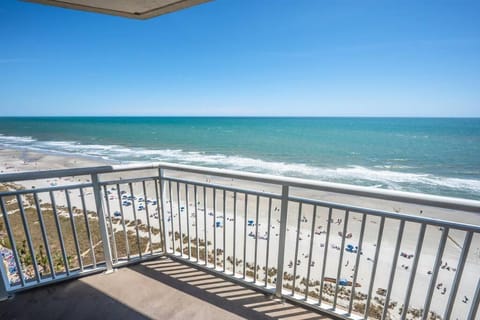 Baywatch Renovated, Unobstructed Oceanfront Views! Maison in Atlantic Beach