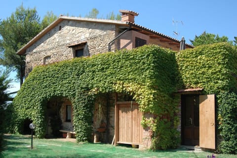Facade/entrance, Day, Garden