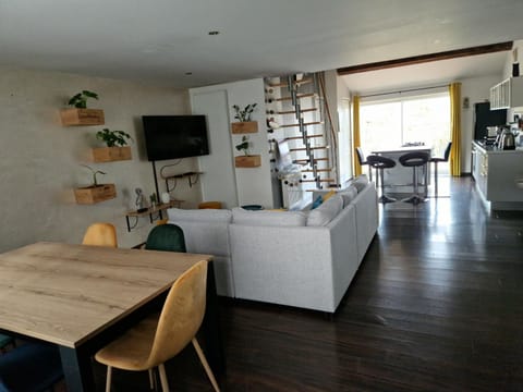 Maison cosy - 10min Nantes, gare et aéroport Haus in Rezé