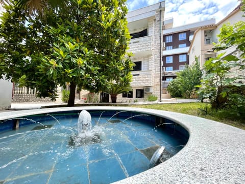 Property building, Day, Garden, Garden view