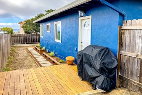 Deep Blue Seaside House in Seaside