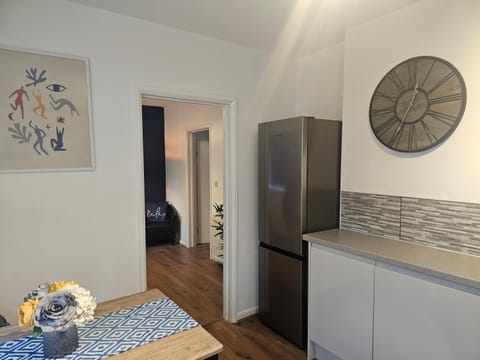 Kitchen or kitchenette, Dining area, minibar