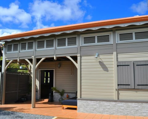 Villa de 4 chambres avec vue sur la mer piscine privee et jardin clos a Le Robert Chalet in Martinique