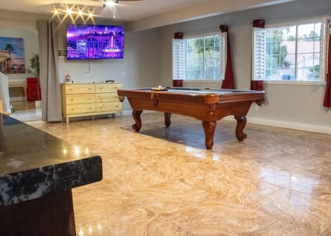 Heated Salt Pool, BBQ, Movie Projector, Stereo, Billiards Table, Arcade Game, Darts - Stone Sanctuary NW at Childrens Memorial Park, Pool Heat Optional House in Las Vegas