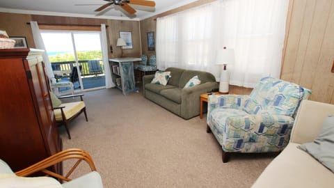 KH122, Weaver- Semi-Oceanfront, Dogs Welcome, Ocean Views, Close to Beach Access House in Kitty Hawk