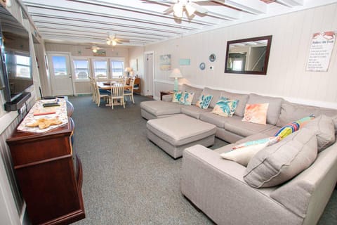 KH16, The Only Place- Oceanfront, Ocean Views, Sun Deck House in Kitty Hawk