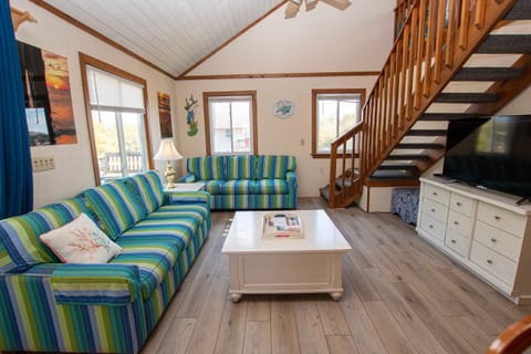 KH529, Sea Turtle Sunrise- Oceanside, Private Pool, Hot Tub, MIL Suite Maison in Kitty Hawk