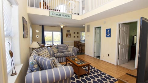 KH44, Beach Landing- Oceanside, Rec Room, Screened Porch House in Kitty Hawk