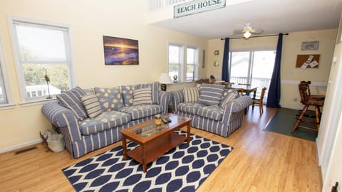 KH44, Beach Landing- Oceanside, Rec Room, Screened Porch House in Kitty Hawk