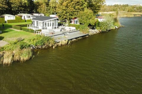 Chalet "Aan ut water" Elburg Chalet in Biddinghuizen