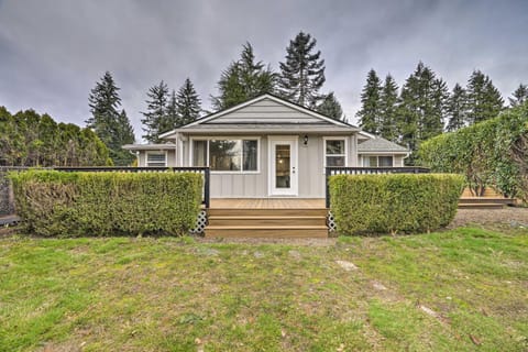 Lovely Redmond Home about 17 Mi to Downtown Seattle! House in Redmond