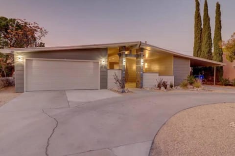 Sleek, Modern Designer Home with Many Amenities 2 House in Las Cruces