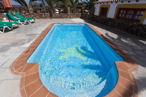 Villa with private pool ,barbecue, next the sea in Caleta de Fuste Beach Villa in Castillo Caleta de Fuste