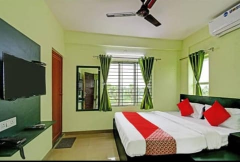 Goroomgo Green Oasis Inn Kolkata Hotel in Kolkata