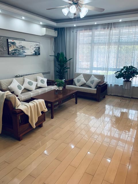 Gorgeous apartment with private backyard Apartamento in Wuhan