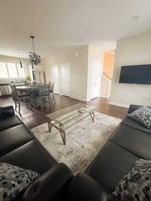 Entire house to yourselves - NO basement sharing Condo in Regina