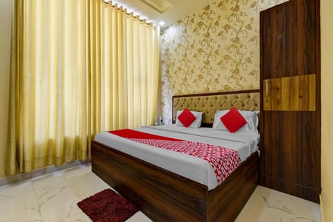OYO N R Guest House Hotel in Jaipur