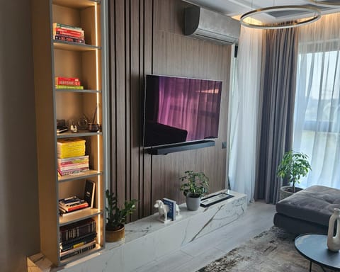 TV and multimedia, Living room, Seating area, Evening entertainment