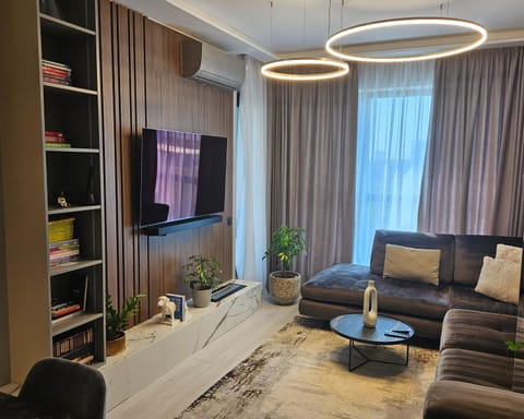 TV and multimedia, Living room, Seating area, Evening entertainment