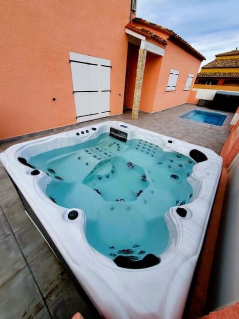 Villa H2o - Jacuzzi & Piscine chauffée Villa in Le Barcarès