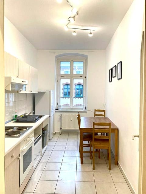 Kitchen or kitchenette, Dining area, minibar, pet friendly, stove