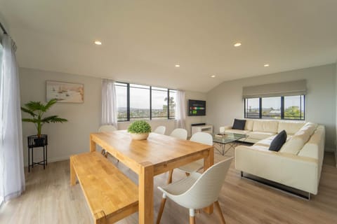 Family Friendly Oceanview Howick Home - Pets+ House in Auckland