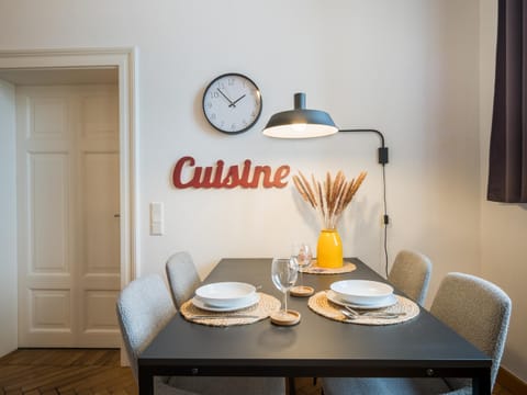 Photo of the whole room, Dining area