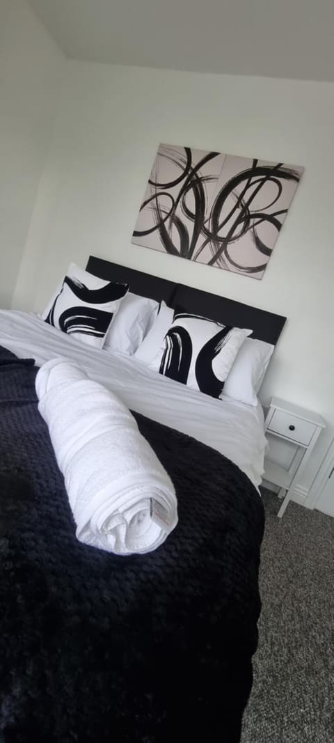 Silver Serenity Apartment in Stoke-on-Trent