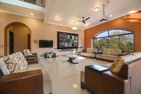 Communal lounge/ TV room, TV and multimedia, Living room, Seating area, Evening entertainment, fireplace