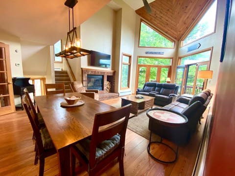 C13 Beautiful Bretton Woods ski-in ski-out townhouse for your family getaway to the White Mountains! Haus in Carroll