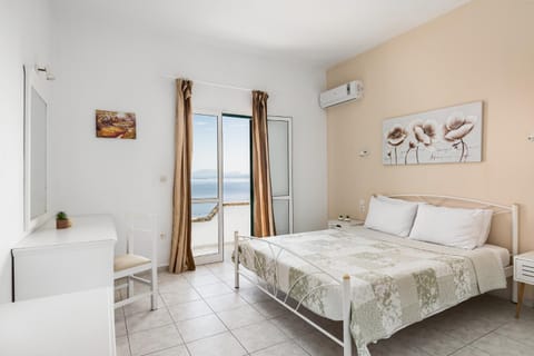 Bed, Balcony/Terrace, Bedroom, Sea view, air conditioner