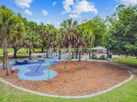 By the River, Pool and King bed House in Temple Terrace