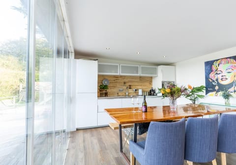 Photo of the whole room, Dining area